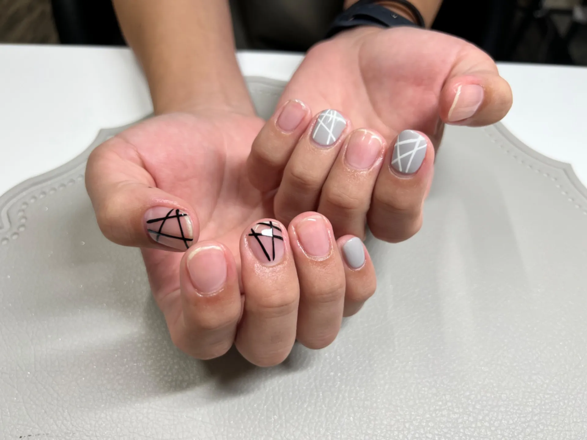 8月になりましたね！夏も手元に清潔感を！！